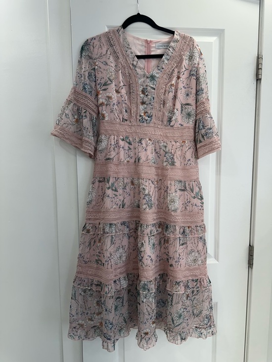 Chicwish Dresses & Skirts - Chicwish Pink Floral Lace-Trim Tiered Midi Dress